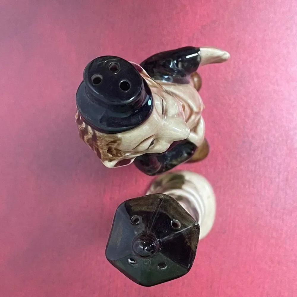 Vintage 1940s/1950s Man with Lamppost Salt & Pepper Shaker – Made in Japan